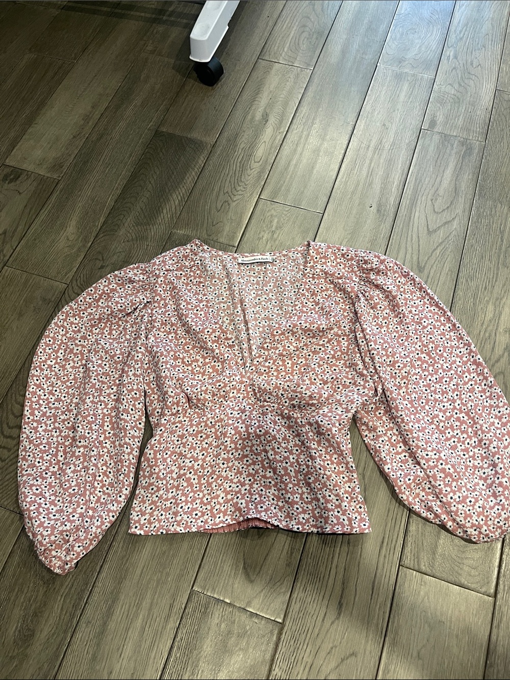 Abercrombie & Fitch Pink Floral Puff-Sleeve V-Neck Blouse